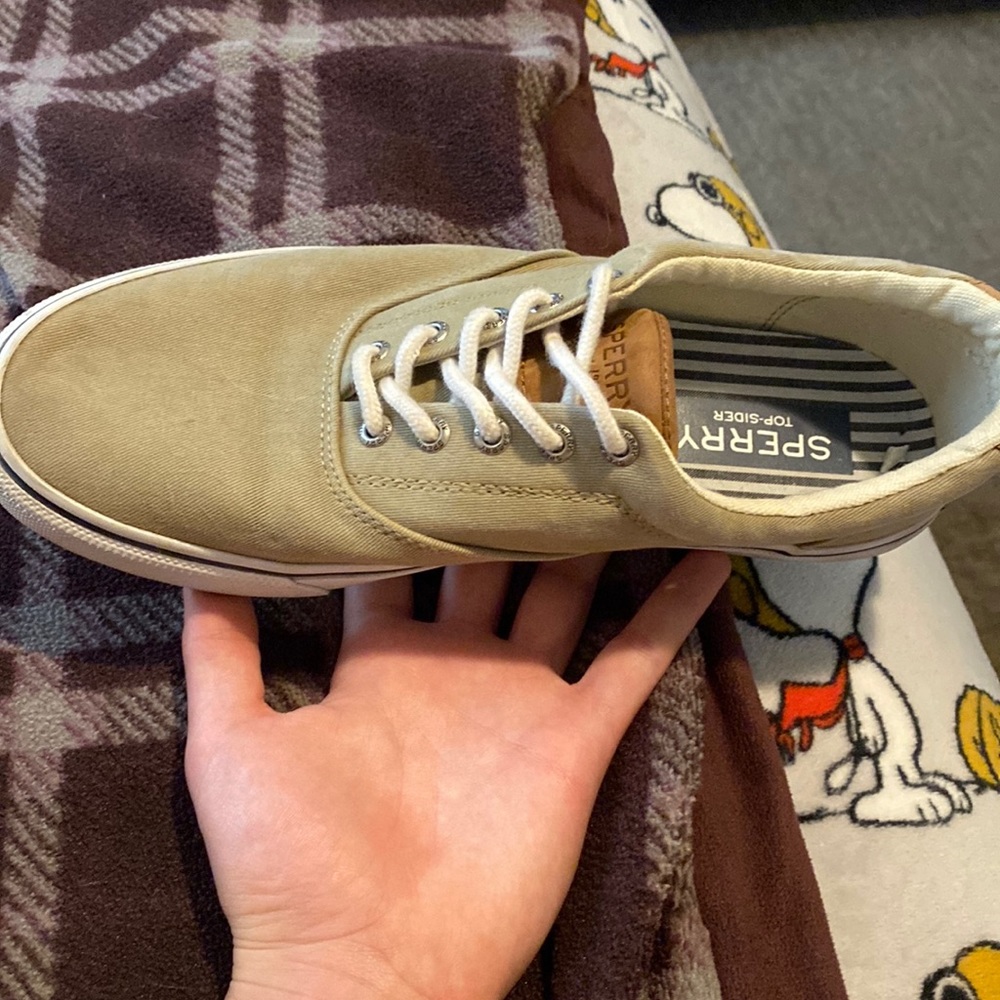 Classy but a little bit dirty tan shoes with white laces
